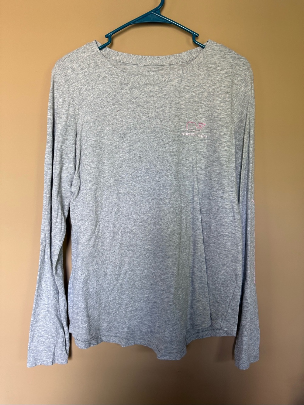 Vineyard Vines Heather Gray V‑Neck Tee with White Logo